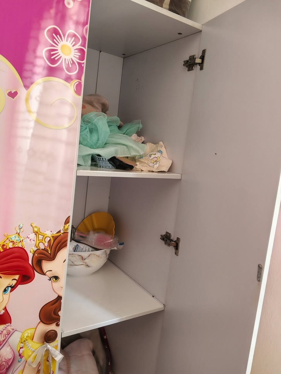 كونتور وكرسي اطفال للبيع حي الجامعة ***********
