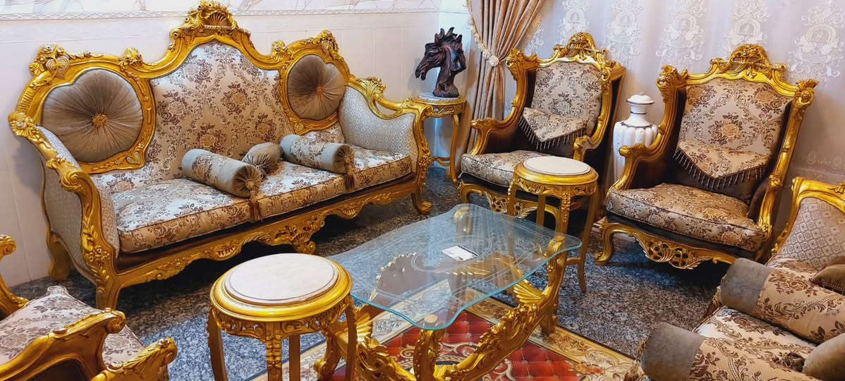 تخم زان مصري دمياطي عشر مقاعد مع سيت طبلات نظيف جدا بغداد الشعب ***********
