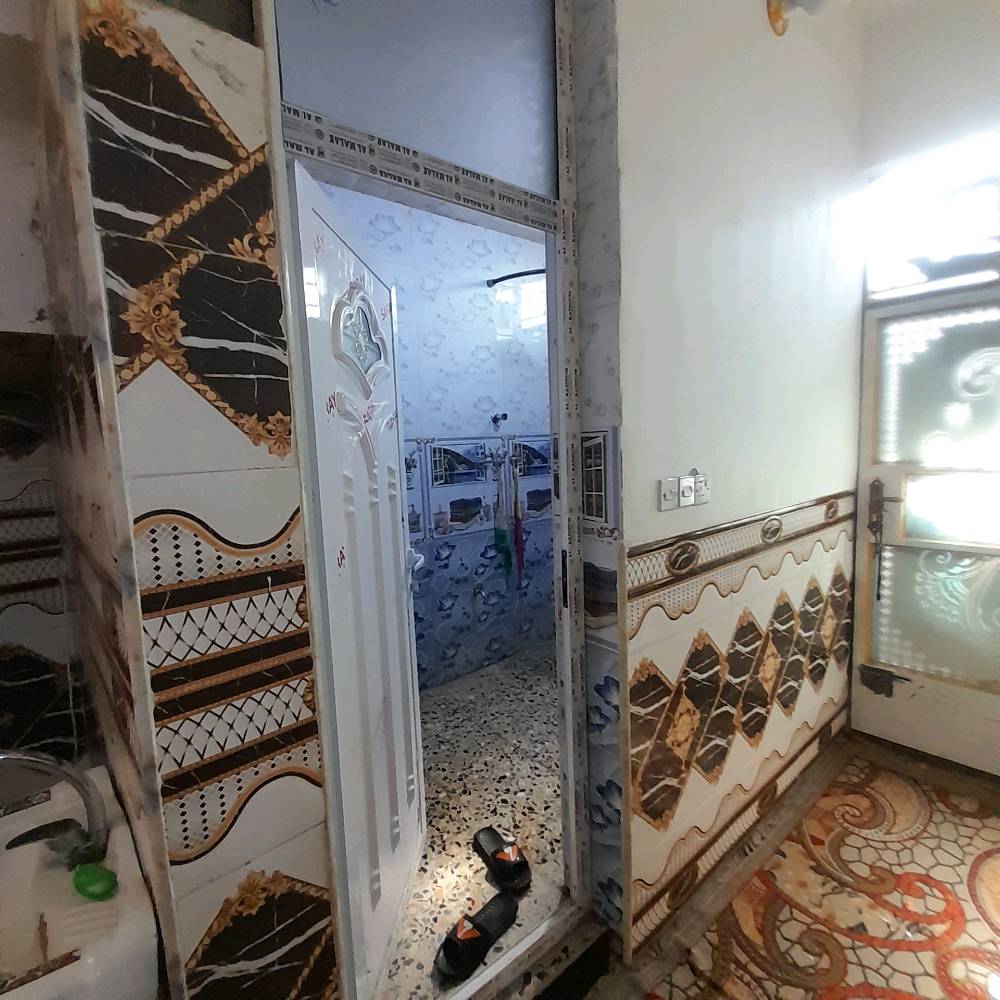 بيت للبيع مساحه 100متر زراعي 7×14في الانتصار مال الراشديه مقابيل مستشفي حماد شهاب يحتوي البيت علا طابقين الطابق الاول غرفه وخدمات وحولي وستغبال ومطبخ وطرمه والطابق الثاني غرفتين وحولي وحمام وسطح السعر 65رقمي ***********