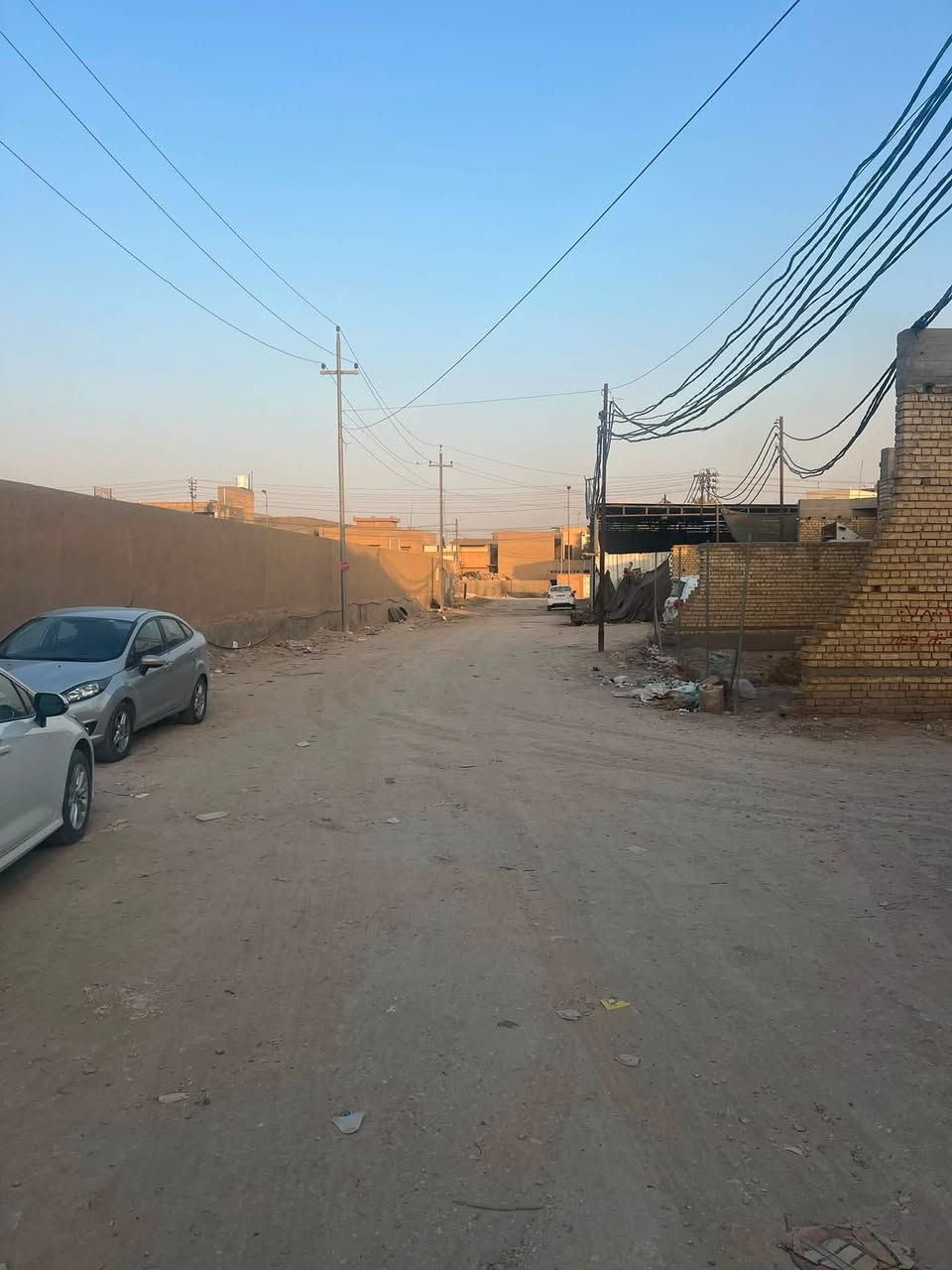 ‏الدار للبيع ظهر الضريبة مقابيل زرزورة المساحة الكلية 300 متر في السند 200 متر طابو زرأ سند 25 تحويل مباشر***********
