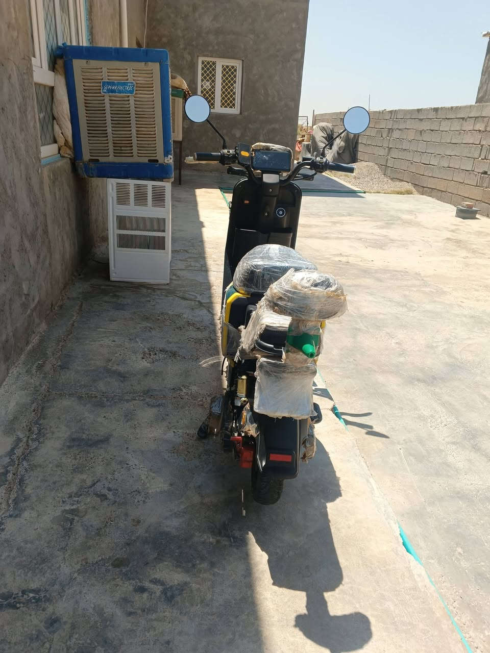 سلام عليكم موطور للبيع نوع R7
5 بطاريه شحن يكفي ساعتان أو أكثر شاحنه اصليه 
السعر 550 وبي مجال استفسار على هذا رقم ***********
