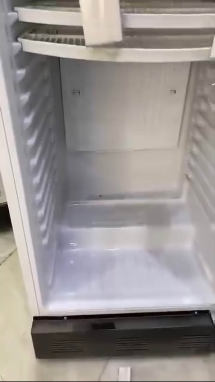 ثلاجه جديده مال محلات او ترهم للبيت عادي 
جديده ما مستعمله ابدد 
السعر 350 وبيها مجال 
للتواصل *********** النجف, العراق
