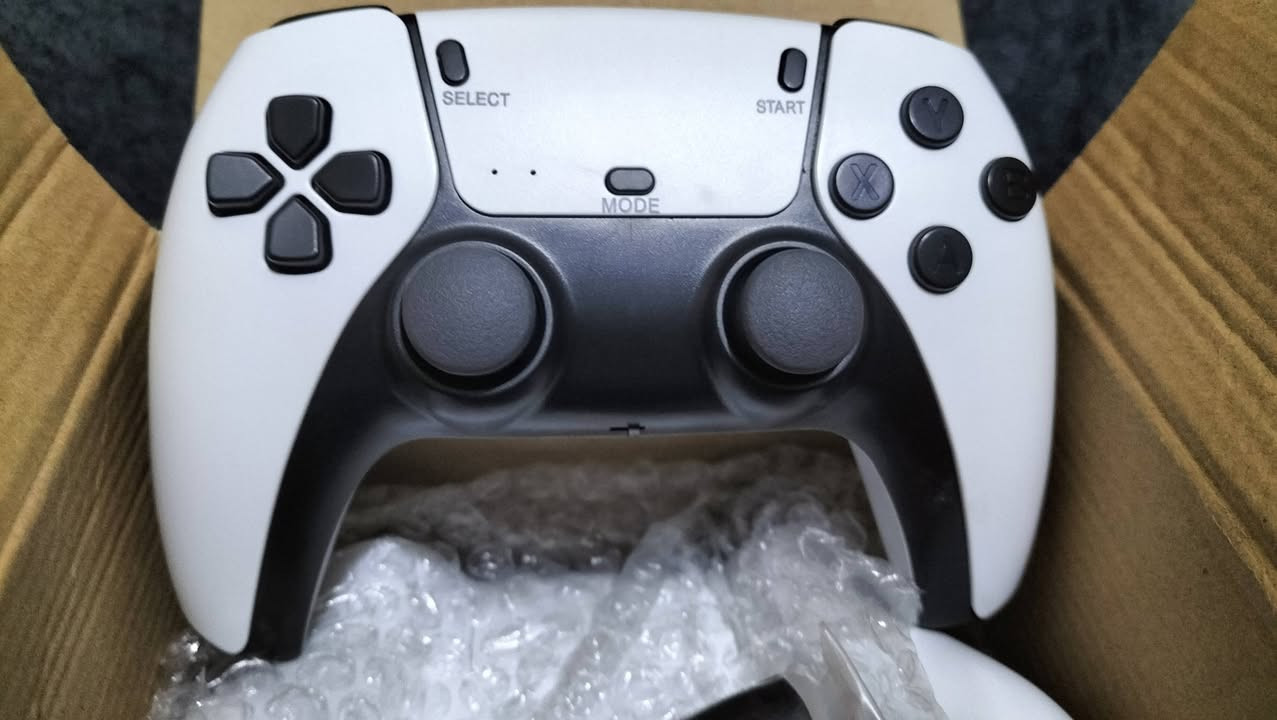 جهاز العاب game stick m15 pro يشتغل على منفذ HD وبي محاكي PlayStation و sega ومحاكيات هواي موجودة
كامل ملحقاته مع يدتين تحكم لا سلكي من خلال قطعة تركب في game stick مع شاحنه تركب في التلفزيون في منفذ USB ومع  اربع بطاريات ليدة التحكم بسعر 45 الف دينار عراقي يوجد توصيل 5 الاف لكل المحافظات

رقم واتساب:
***********

