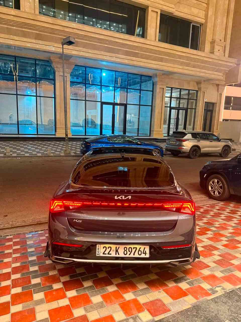 🚨 للبيع KIA K5 موديل 2022 🚨
🔥 حادث قطعة واحدة فقط  
▫️ حافة البنيد + البنيد مبدل نفس اللون وبدون صبغ  
▫️ السيارة بدون أي دواخل  
▫️ الراديترات أصلية ونفسهن  
▫️ السيارة كلش نظيفة ✨  
▫️ ماشية 100 ألف كم

⭐ المواصفات EX — أعلى من GT-Line ⭐  
📸 4 كاميرات 360°  
🪑 خزن كشنات  
❄️🔥 تدفئة وتبريد للكشنات  
📡 رادارات 360°  
🛑 توقف ذاتي  
🌌 بانوراما  
💡 إضاءة داخلية LED متغيرة وتحكم بالتلفون  
🔋 بطارية جديدة  
🛞 دسكات جديدة  
🔧 بلكات جديدة  
🚗 تايرات Bridgestone تخم جديد

🔹 السنوية جديدة  
🔹 الهزة جديدة  
🔹 بيها كومة مواصفات إضافية 😍

💰 السعر:160قابل للتفاوض 🤝

📍 المكان: بغداد – اليرموك  
📞 **للاستفسار: ***********
