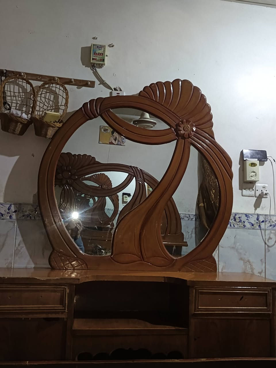 يا الله السلام عليكم غرفة أخشاب تسگام صاج أربعة بيبان العنوان نجف حي العسكري سعر ٩٠٠ 
***********
