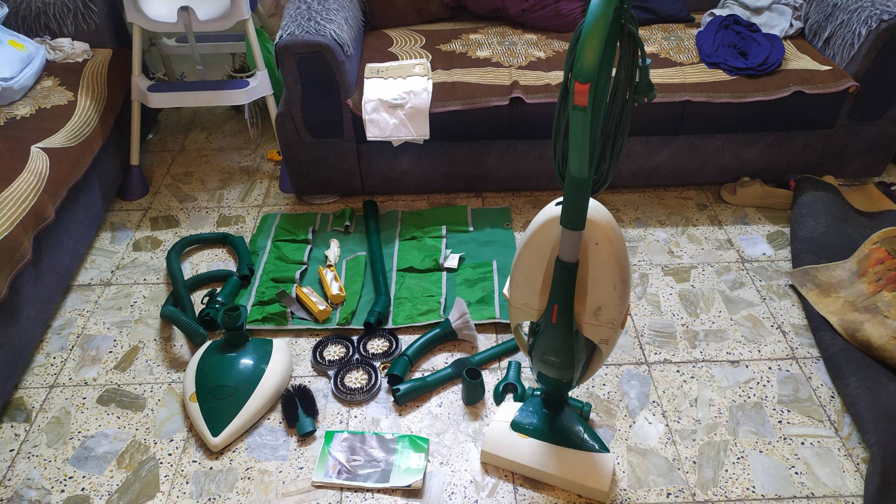 مكنسة كهربائية • تخبل