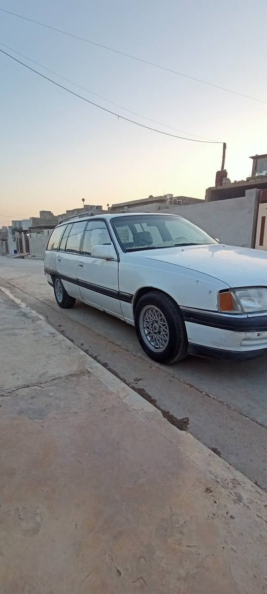 #السعر 22.ورقة. وبيها مجال بسيط 
اوميگا ستيشن موديل 1991 تنته
#رقم نينوى انكليزي مسطرة #باسمي شرط التحويل 
حجم المحرك 20.مال گصة من 2013 ما مظروب صبانه  
اكسل  و  گير عادي. شرط
طخم تاير جديد 
أرفلو شركة سيارة صافية 
بيها كابون الكتروني  #بأسمي 
سنوية صاقطة ب 2026 شهر 8
بيها خيسان بالحواض  • 
مكانها موصل رجم حديد شارع 60
***********
***********
