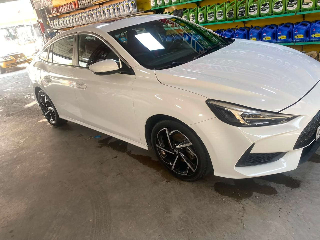 luxury Mg gt
رقم بغداد
موديل 2023
ماشيه 100 الف
محرك ١٥٠٠ تيربو
كير دبل كلج DCT. مفتوح مبدل كلج داخل الشركه
فول مواصفات 🔥
فتحة سقف سلايد
 بصمة 
 قفل سرعه و abs 
اوتو هولد
 قطعتين تبريد ودواخل جلد لونين
شفتات ستيرن تحكم جهتين 
 كيجات كومبيوتر و مواصفاته معروفة 
السياره بيهه صبغ بابين وجاملغ عكس السايق 
عنوان مشتل شارع المطبك

سعر 112 بي مجال 

***********
