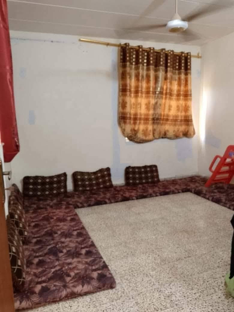 سلام عليكم يوجد بيت للبيع او مراوس  بسياره  حسب  لقناعه  في مجمع سكك لبيت ركن على شارع  الوصطي    ستفسار تصال على رقم *********** سعر 44وبي مجال للطيبين
