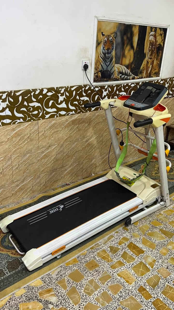 جهاز جري صناعة فرنسي بي رجاج تكسير شحوم  وبي شناو بطن وبي شاشه تعد وقت سعرات حراريه قياس نبضات القلب مسافه مقطوعه وبي اواكس بلوتوث يحمل 120K وبي حامل الاكواب عدد2 وبي  جهاز يطبك ومياخذ مساحه كامل مواصفات سعره 275 الف بغداد يوجد توصيل لجميع المحافظات ***********
