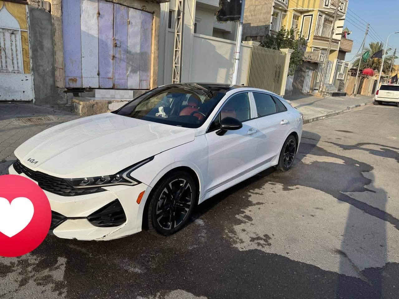 كيا كي فايف 22 
اللون ابيض مواصفات فول جيتي لاين 
فتحة جلد حساسات رادار 
توقف تلقائي 
اشارات بالمرايه 
بلاجكتورات
شاشة كبيرة كار بلاي
مانع تصادم 
وبعد بيها مواصفات حلوه
السعر 168 وبيه مجال مستعجل ع بيعته
رقمي وتساب وتصال ***********
