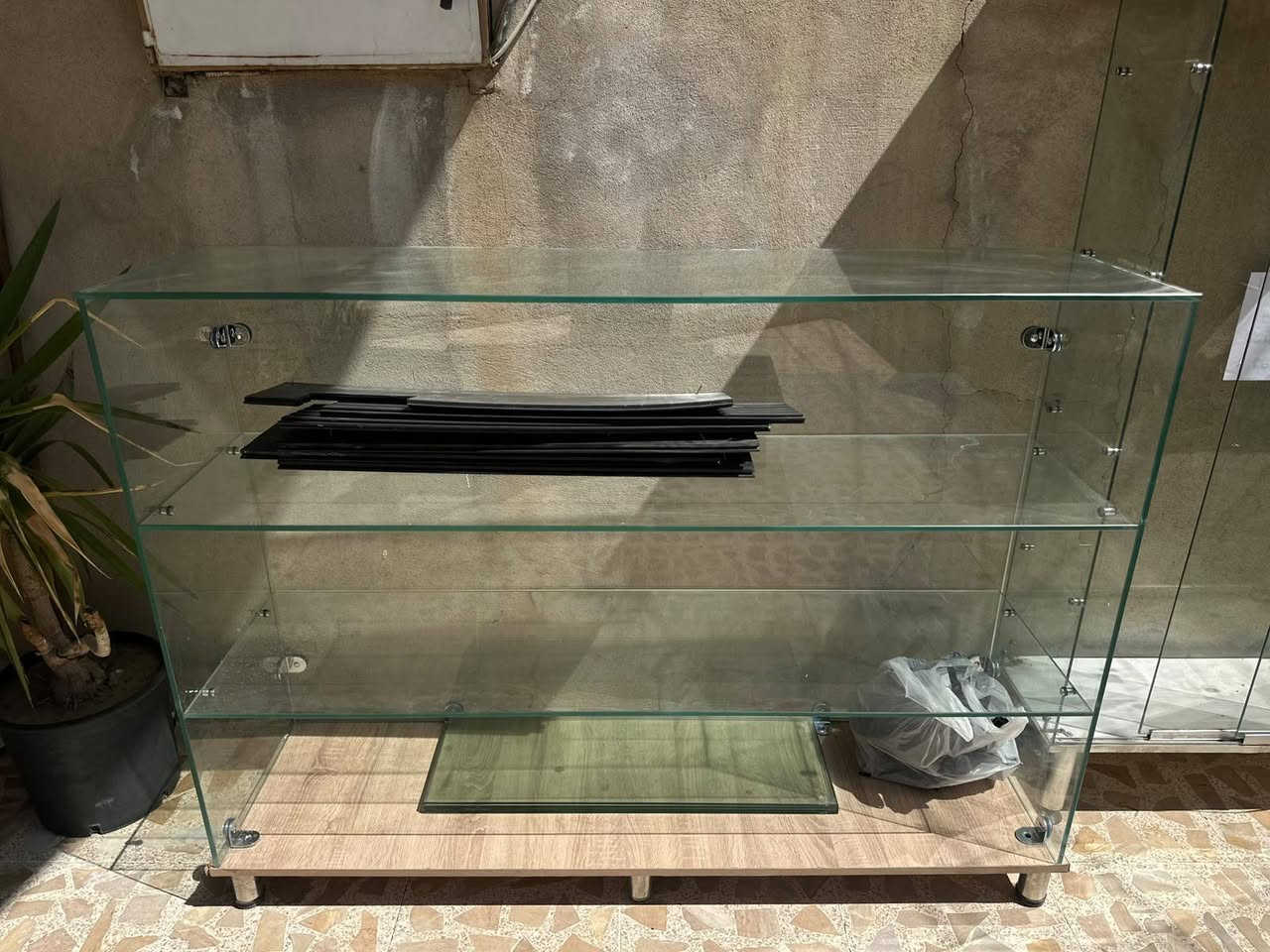 السلام عليكم غراض محل للبيع استخدام شي قليل موقع موصل
الفاترينا العامودية 175 الف 

الفاترينا السطحية 175 الف

الميز المكتبي  65 الف 

عارضة نظارات 55 الف 

الموقع موصل حي المصارف 

للاستفسار الاتصال على الرقم 
***********
