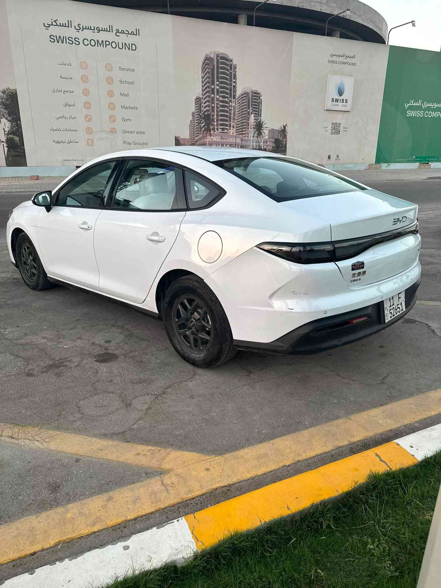 السلام عليكم
للبيع فقط بي واي دي سيل 5 
رقم بغداد داخل ابيض ماشية 7000كهرباء ومحرك 13000 
الكلي 20 الف كيلو
كفالة عامة من كلشي عده بيه رصعه وشخط بل دعامية موضحة بل صور مكفوله من البارد والصبغ
السياره زارعله اناره داخليه متغير
ومدوشم الكشنات 
و شادله ارضيات حوضيه
العنوان بغداد حي الخضراء 
السعر 20700 الف دينار مجال بسيط جدا 
عشرين مليون وسبعة مائة ألف دينار 
رقم هاتف***********
