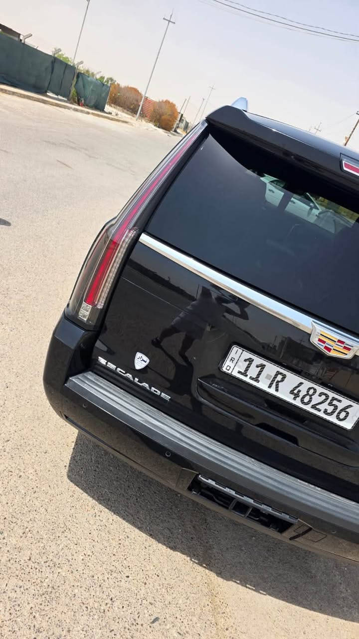 2020 Cadillac Escalade
‼️ضرر وجاملغ السايق + تبديل نفس لون 
‼️ ايرباك مصلح 

محرك 6200cc v8
شحن واير ليس 
دات شو 
 كار بلي + اندرويد 
رادار امامي + خلفي 
+ جانبي 
اوتو بريك 
قياده وتنبيه 
اتو هولد 
وخروج عن المسار 
ثلاث قطع تريد + تحكم منفصل 
بصمة تشغيل + 
تشغيل عن بعد 
مقاعد جلد 
تدفئه + تبريد 
الكشن الخلفي منفصل 
بصمة ابواب 
تخم تاير + ويل شكل الحديد 
عداد المسافات 99842 Km
لوحات ( بغداد ) السياره اب اسمي تحويل ثاني يوم 
 
40,000 الف دولار 💲 

الهاتف ***********
