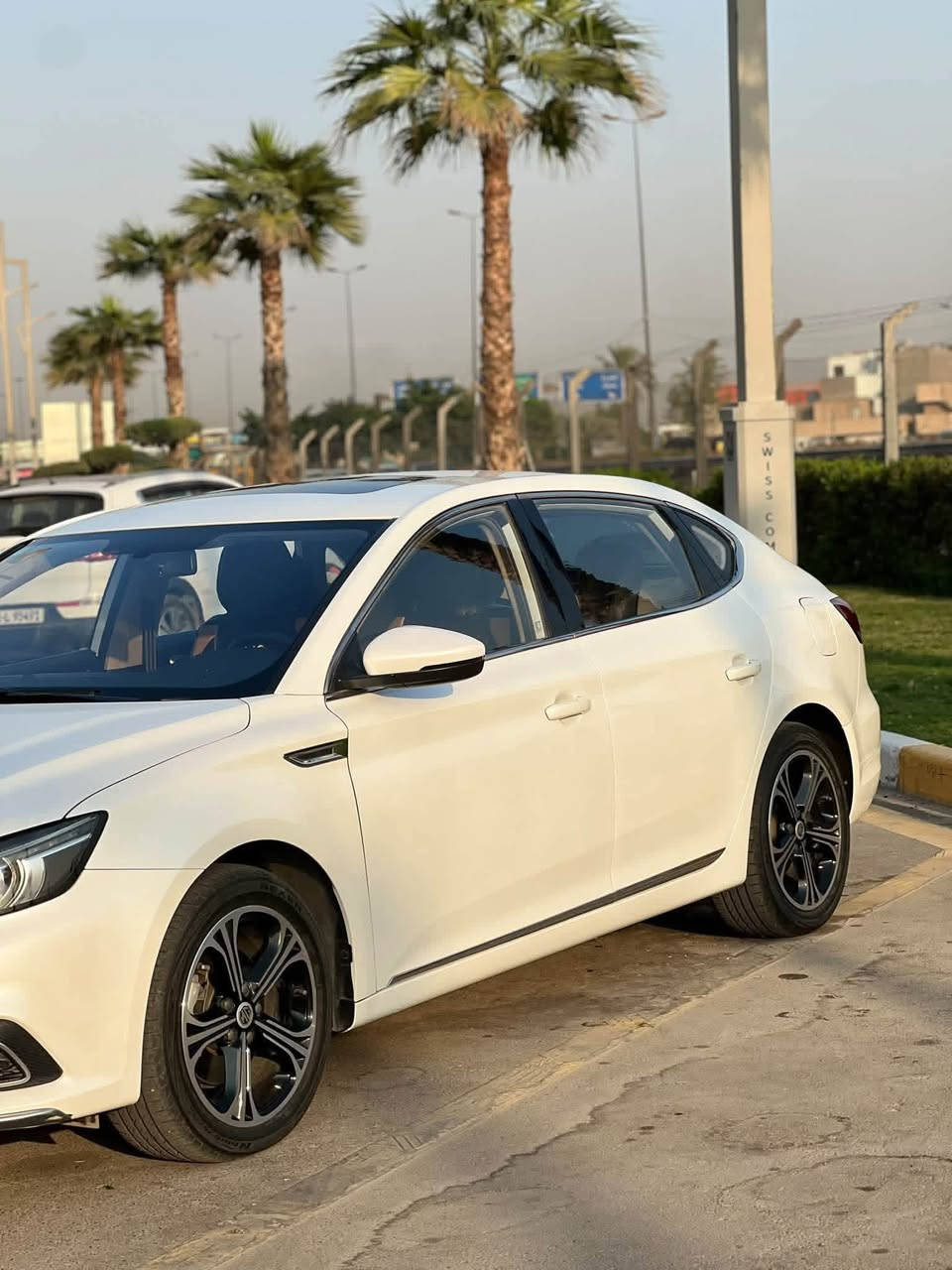 السلام عليكم
سيارة mg6 موديل 2021 
نظيفة جداً
 مواصفات 
بصمة سلايد
اشاير بالمري 
تحكم سرعة 
بصمة 
فتحة 
شاشة 
مري شفط 
كير ٦ نمر +سبورت
السيارة استعمال شخصي
رقم بغداد سنوية جديدة
كير ومحرك مكفول 
وبعدها بضمان الشركة ملتزم بفترات الصيانة 
بيها بارد بالجاملغ جهة الصدر مع شبر بالبنيد تقريبا واضح بالصور
مع العلم رقم جديد وهزة وسنوية جديدة يعني دينار متصرف عليها
السعر ١٠٢ ورقة 

للتواصل ***********
