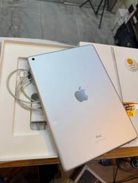 ايباد ٩ • ذاكرة ٦٤ • بطارية ٩٩%