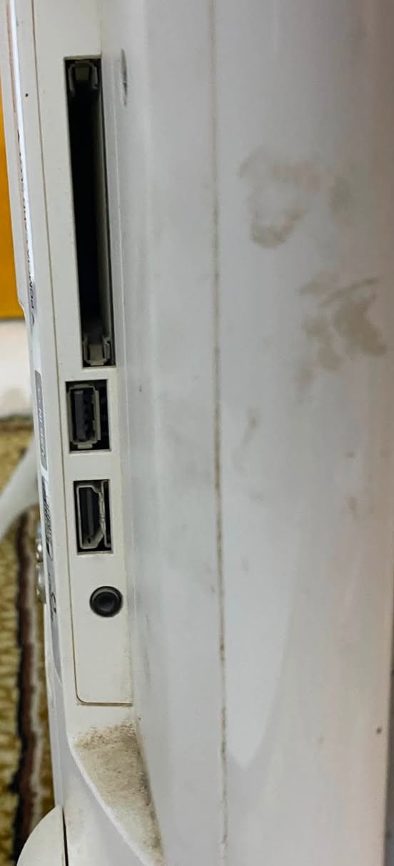 السلام عليكم
شاشة LG حجم 32 شاشة نضيفة واضائتهة جيد جدا وجودة جداً عالية تدعم من 60hz ال 120hz

تدعم منفذ HDMI سعرها 125 وبية مجال بسيط العنوان _الثورة قرب السوق ولايوجد توصيل لتواصل واتساب على هذا الرقم تواصل وليس اتصال

***********..
