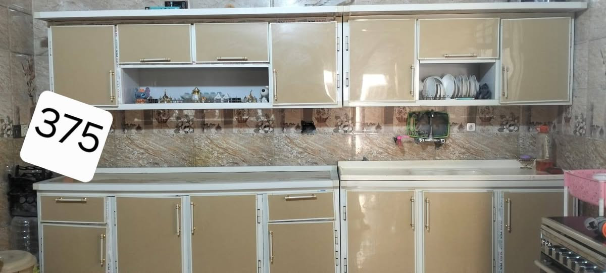 غراض للبيع مستعجل مكان كوفة براكية شارع المعمل
رقم الهاتف *********** الطباخ  و الكاونتر استخدام قليل جدا

نص مكتوب في الصور:
- 150 ألف
- 10 ألف
- 75 ألف
- 375
- 175