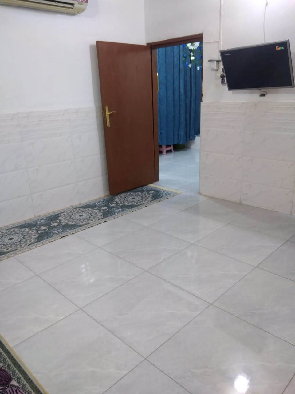 ‏يا الله بيت للبيع طابو الصرف نجف حي ميسان

‏قطاع 31 قرب السوق المساحة 50 متر طابقين

‏الطابق الأول.    غرفة     صالة    مطبخ

‏صحيات.  الطابق الثاني   غرفة وصالة

‏السعر    75    مليون.    وبي مجال
"""""""""""""""""""""""""""""""""""""""""""""""""""
                 ‏مكتب أبو حوراء الحسناوي للعقار

‏الاتصال. ***********   و ***********

‏عنوان المكتب نجف حي ميسان شارع الكيات مقابيل السوق الأخير مكتب أبو حوراء الحسناوي
