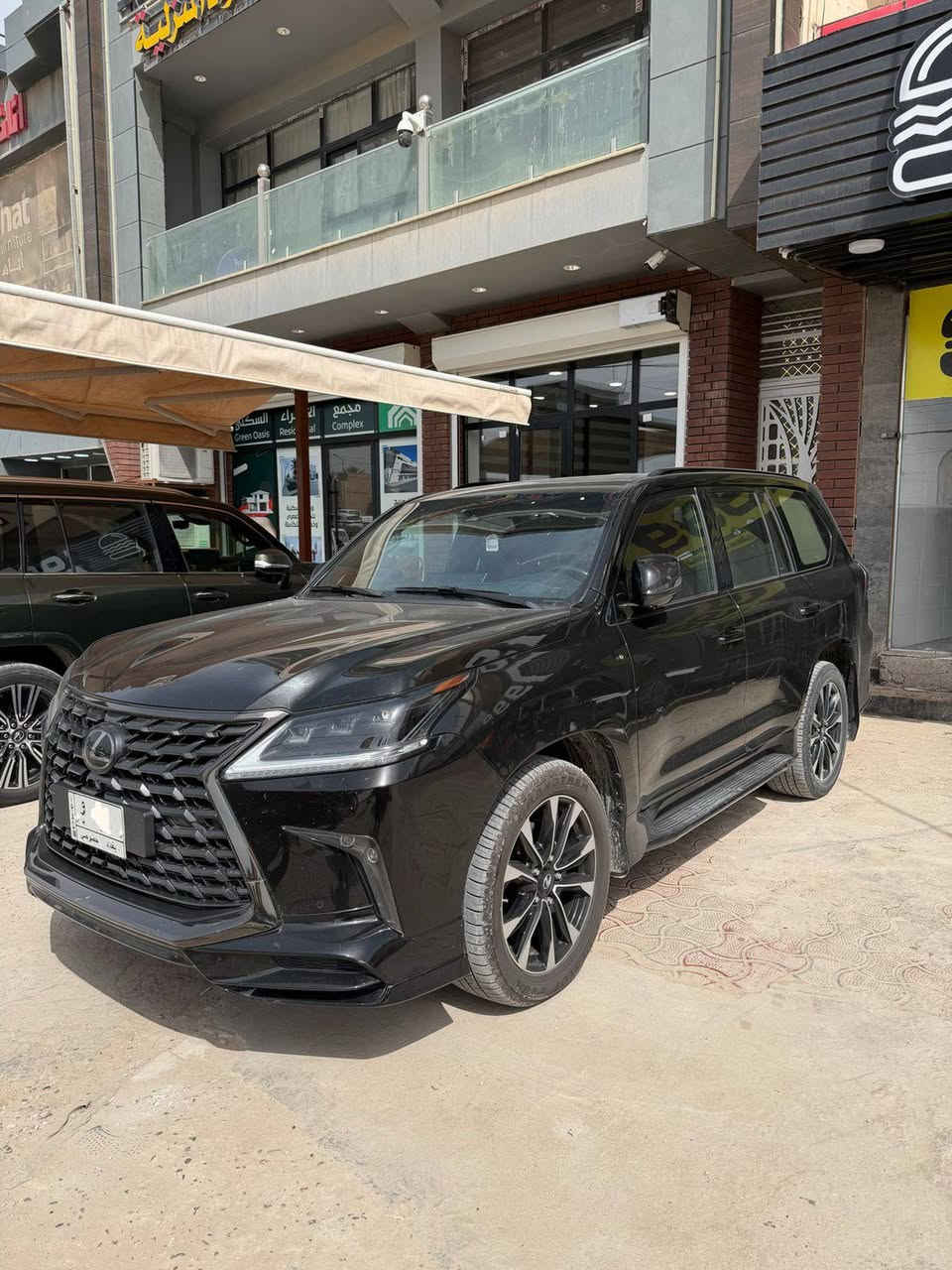 سلام عليكم لكزز 2021 بريم اصلLX570S فول موصفات ماشيه 127.000كم السياره كفاله عامه بدون ملاحضه لون مميز تحويل مباشر مكان السياره بغداد للتواصل ***********
