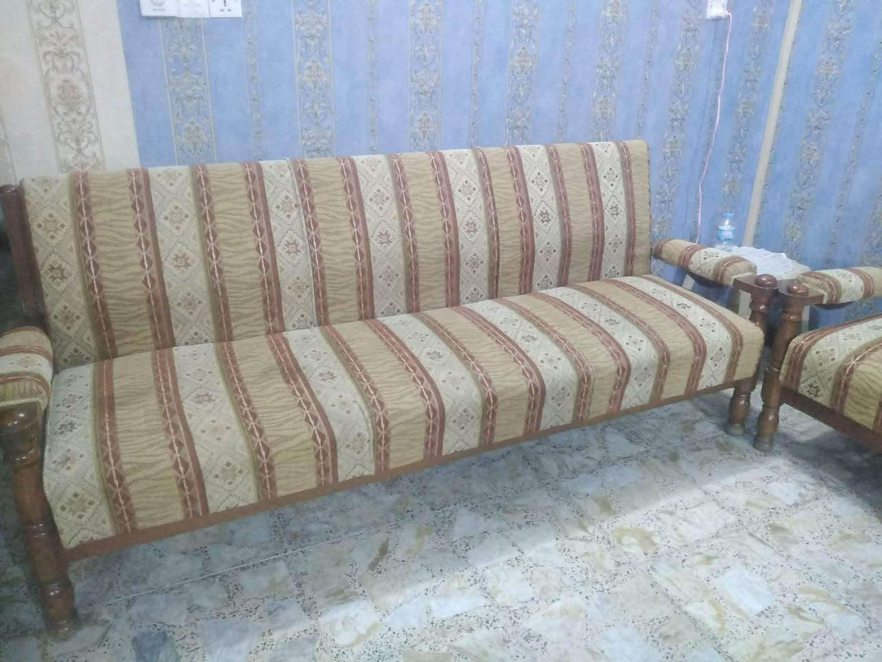 السلام عليكم تخم صاج عدد المقاعد ١٠ وياه طبله وسطيه خشب
السعر 250 وبيه مجال بسيط حك الجية 
مكاني بغداد الغزالية
للاتصال ***********
