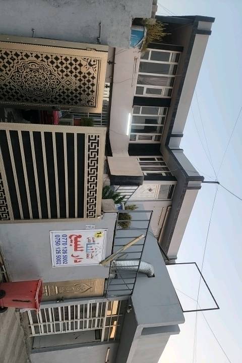 منزل طابقين مع محل يتكون من عشرةغرف مع الصحيات مع حوش كبير درج داخلي ودرج خارجي مع بابين خارجي السعر 70 مليون عراقي فيلق باب السرية فرع جامع الوهاب
ممكن تذكرلي شكد مساحة البيت/الأرض بالمتر؟ وإذا بيه فضلة أو واجهة شكد عرضها؟: 
180متر
شنو نوع الطابو وهل البيع خالي من أي مشاكل قانونية أو إشارة؟: 
منطقةسكنية
البيت جاهز للسكن لو يحتاج ترميم أو شغل إضافي؟: 
جاهز لسكن
موقعه بالضبط وين بباب السرية/فرع جامع الوهاب، وأكو نقطة مميزة قريبة حتى يسهل على المشتري يوصل؟: 
مجاور جامع الوهاب