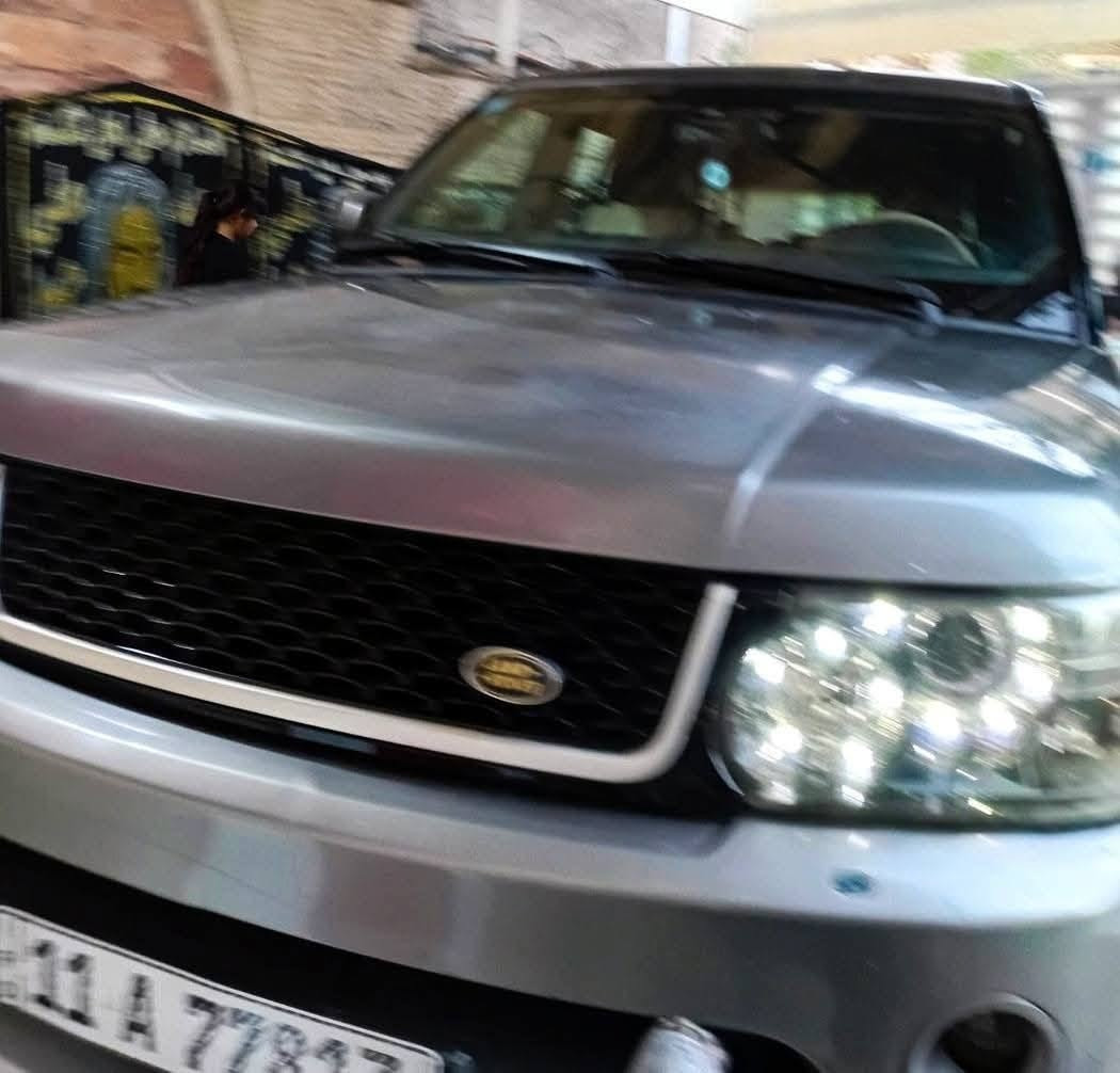 سلام عليكم 
للبيع 
رانج روفر  موديل 2010 
RANGE ROVER 
السياره رقم بغداد الجديد هزه وسنويه جديد
كير مكينه كفاله
بيها 3 قطع صبغ لجماليه  فقط الباقي مكفول
السياره كلش جديده 
مواصفات فول
تخم تايرات جديد
بصمه تشغيل بصمة بيبان بصمه 
السياره مكينه ثمانيه سلندر العادي بدون سوبر المرغوب شلعه ومعدل فول
السياره كشنات جلد 
2 كشن كهرباء
ستيرن كهرباء
كشنات تدفئة
شفتات ستيرن 
مري جانبيه كهرباء وتنزل من ترجع 
شاشات خلفية للصف الثاني 
فتحه سقف 
بجم زنون
 بوب بصمه 
فتحة سقف
أناره ترحيبيه 
خزن ميموري
كامره خلفيه
هاندبريك كهرباء
٨ وسادات هوائية
خمس وضعيات قياده 
السياره جكات تصعد وتنزل 
تحكم ستيرن جوبلسات صدر خلفي امامي جدد
سيارة نظيفه جداً
 مكان بغداد 
للاستفسار***********
شراي اتصل بي واتساب
