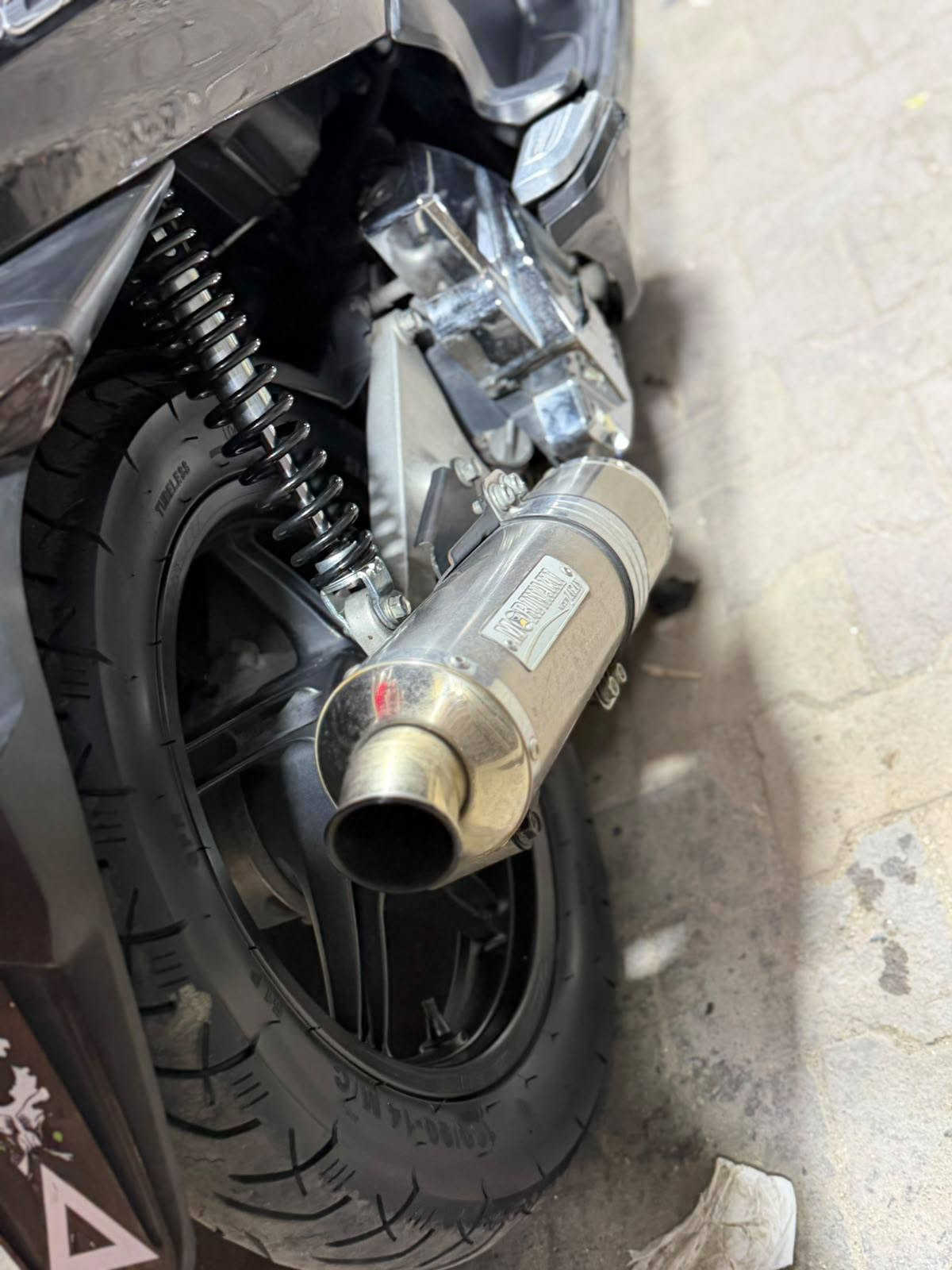 سلام عليكم....
دراجة (PSX)...(جيل الاول)  
🛵للبيع  ماشيه 28 الف الفحقيقي ممتعوبه
دراجة شلعه معدل كهربائيات كلهه شغاله 
دراجة جديده  بلادية
أي نقص مابيهة دراجه مكفوله كفاله عامه بشرط علفحص اذا برغي مفتوح ترجع دراجة مال جناي 
جيب فيتر وتعال افحص مستعجل على بيعتهه السعر مليون و350
العنوان بغداد  الكرخ  الاستفسار الاتصال على الرقم 📞***********
