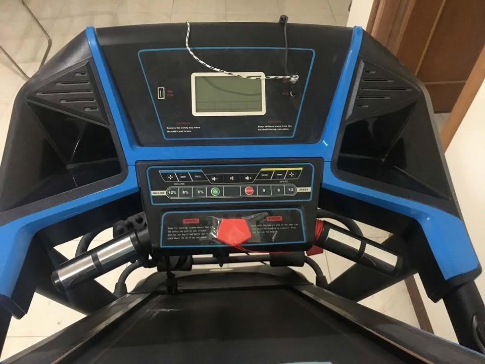 > للبيع جهاز جري كهربائي
> النوع: Star Baghdad fitness - ستار بغداد فتنس
> الحالة: نضيف جدا وشغال 100% - استخدام قليل
> المواصفات:
> - قابل للطي وما ياخذ مكان (مثل ما بالصورة)
> - بيه شاشة لعرض السرعة والسعرات والوقت
> - بيه جهاز مساج وهزاز وحبال مقاومة
> - يتحمل وزن عالي
> إستعمال نظيف
مكاني بابل
التواصل واتساب : ***********
