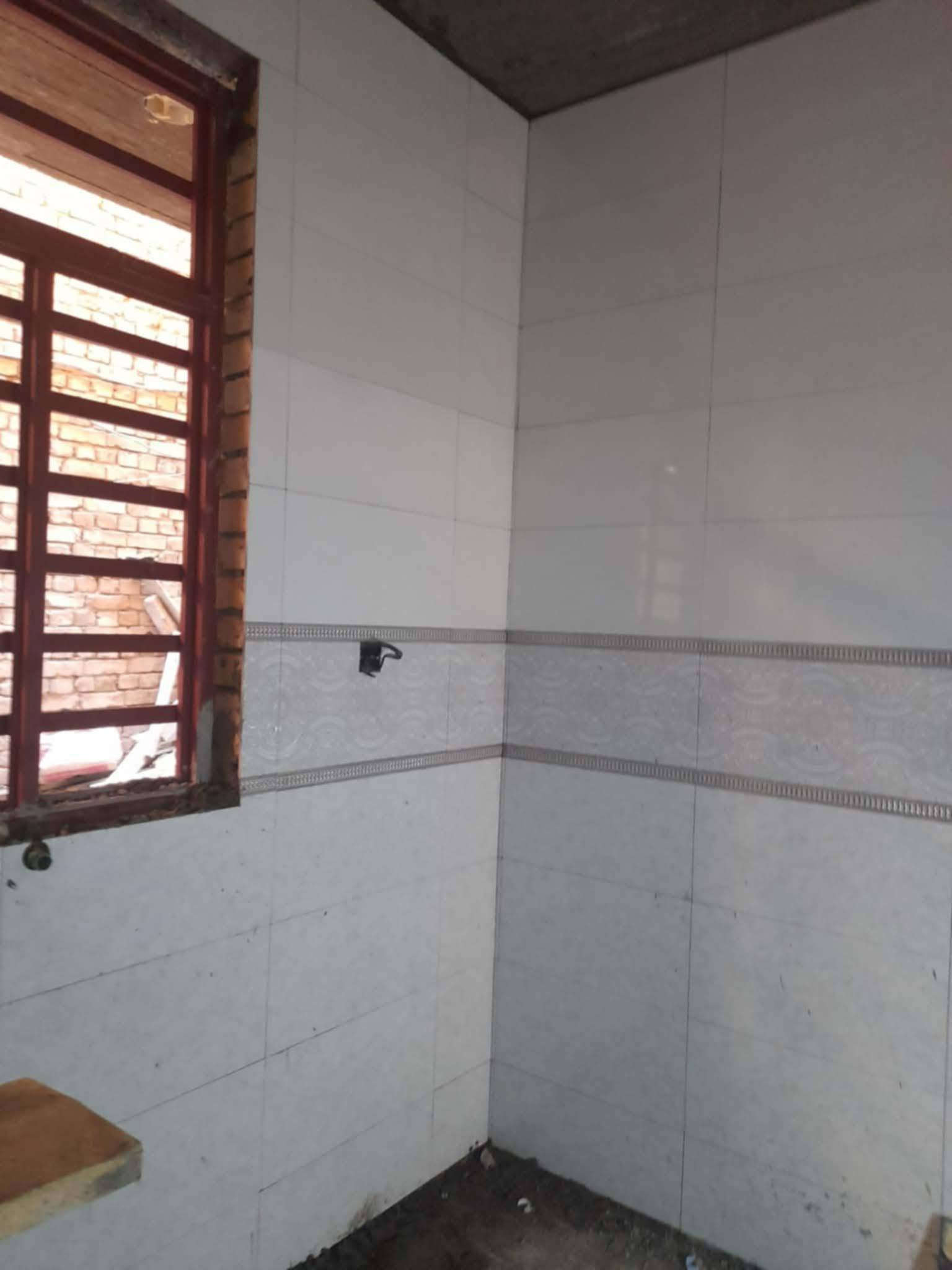 ..

لمبلغ دفعات مع
 مراحل انجاز  العمل..
باشراف كادر هندسي متخصص ذو خبرة في مجال التصميم والتنفيذ.
بغداد الكرخ قرب ساحه اللقاء 

 /للاتصال

  ***********  ( ابو جعفر ) 
متوفر واتساب
                   

مواصفات البناء:

١- تنظيف الارض بالكامل وقشط التربه حسب المنسوب .
٢- فرش طبقه من السبيس مع الحدل الجيد بحادله 13 طن ورش مبيد حشري (كلوردين )
٣- تاسيس مجاري PVC 10 بار مسلح والتنفيذ بطرق هندسيه
٤- تسليح الرفت بشيش f f حصيرتين ابعاد 25x25 وجسور على جميع الاضلاع
٥- صب رفت بسمك 40 سم باستخدام سمنت مقاوم للاملاح مع حصو مكسر ورمل فحص درجه اولى 
٦- صب بتلو وتسقيط الخريطه 
٧- بناء الطابق الأرضي بالطابوق الجمهوري درجه اولى خالي من الاملاح بنسبة 75% ارتفاع البناء 3.2 م 
٨- صب الجسور بارتفاع 30 سم 
٩- تسليح السقف بالشيش ff 
١٠- مد شبكات الكهرباء والجكشنات  وتاسيس شبكه للستلايت دفن
١١- صب السقف بارتفاع 20 سم 
١٢- عمل الطابق الاول بنفس المواصفات الطابق الارضي 
١٣- تاسيس الماء بثلاث خطوط بوري PVC مسلح
١٤- تاسيس انابيب السبالت وانابيب التقطير 
١٥- تنظيف موقع العمل بالكامل وعمل شتايكر السقف مع فلين مضغوط درجه اولى 
١٦- القيام باعمال اللبخ للستائر والمناور مع النثر 
١٧- القيام باعمال البياض للجدران الداخلية درجه اولى

١٨- تغليف جدران الحمامات والمطبخ بالسيراميك وحسب اختيار صاحب الدار 
١٩- محجر للسلالم حديد درجه اولى 
٢٠- تغليف الارضيه كاشي عراقي او بورسلين ايراني 
٢١- عمل ازاره سيراميك ايراني وحسب اختيار صاحب الدار
٢٢- ابواب داخليه خشب عراقي
٢٣_ شبابيك حديد والنقشه حسب اختيار صاحب الدار 
٢٤- باب خارجي تفصال 
٢٥- باب الحمامات PVC
٢٦- الواجهه نثر وتطعيم حجر (قرض) مع عمل كوبلنات للابواب والشبابيك .

نص مكتوب في الصور:
- السوق المفتوح
- opensooq