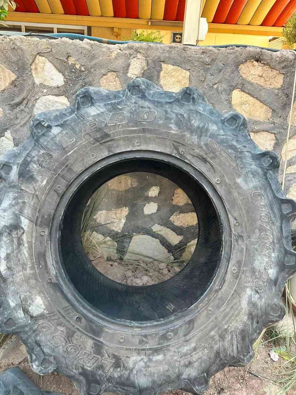السلام عليكم
زوج تايرات حجم600/65R28 نضيفات نص عمر السعر 550 المكان بابل مشروع المسيب  للستفسار ***********
