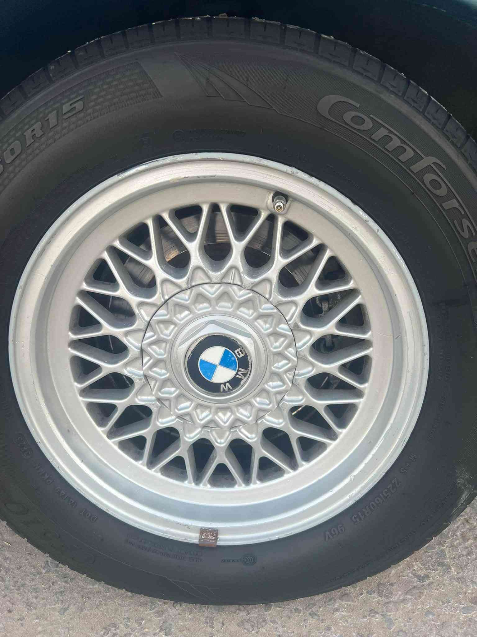 سلام عليكم شباب BMW 525iبجم عريض وارد ياباني موديل ١٩٩٢ كير محرك حدادية وضربة وكهربائيات كلها جدد ومكفولات تخم تايرات جديد وتبريد ثلج رقم انكليزي بابل والسنوية نافذة لل٢٠٣١ رقم صاحب السيارة *********** سعر السيارة 57وبيها مجال
