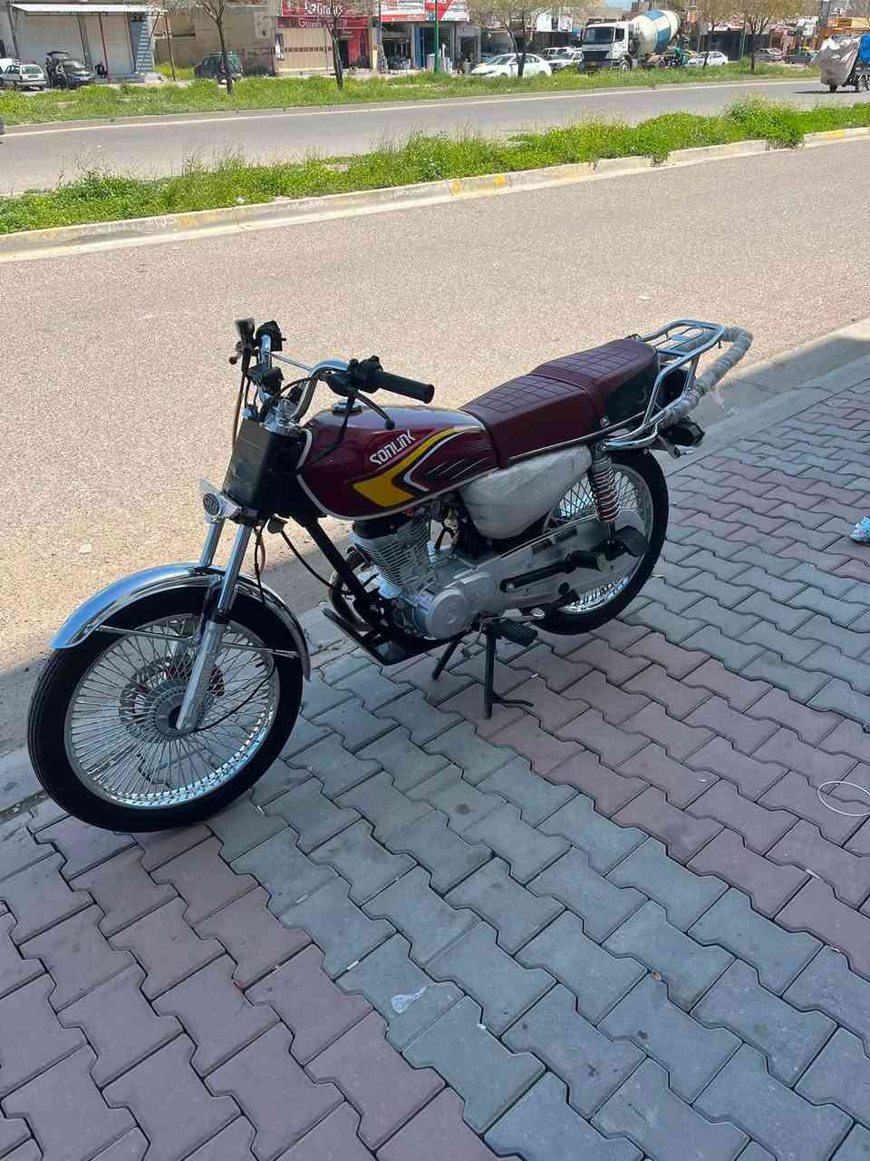 للبيع مرقمه واسط مشروع وطني شاصي 23 دراجه 25محرك 5 كير 125 cc كيج ولايت موجود اني مسوي حربي شلعه ومعدل فول 
سعر 1,500,000
للتواصل ***********
