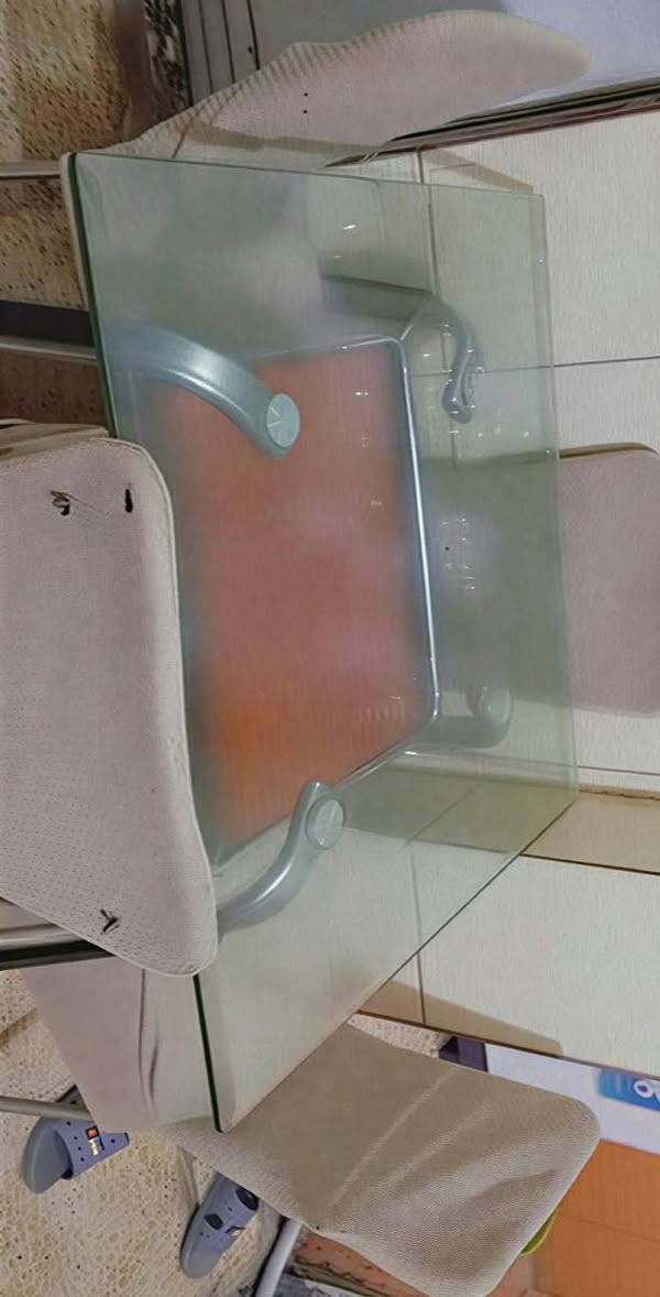 ميز نظيف ومرتب بـ٧٥ وبي مجال للتواصل ***********
