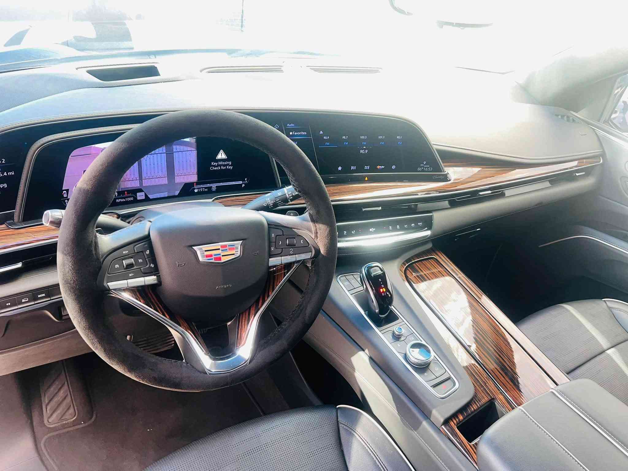 سلام عليكم 
كديلاك موديل2022 بدي طويل suv  بعدها زيرو ماشية 2500 مايل سيارة زيروووو  وارد أمريكي مع رقم مميز ( بغداد) للاستفسار عن السياره مكاني الوزيريه الاتصال ***********

