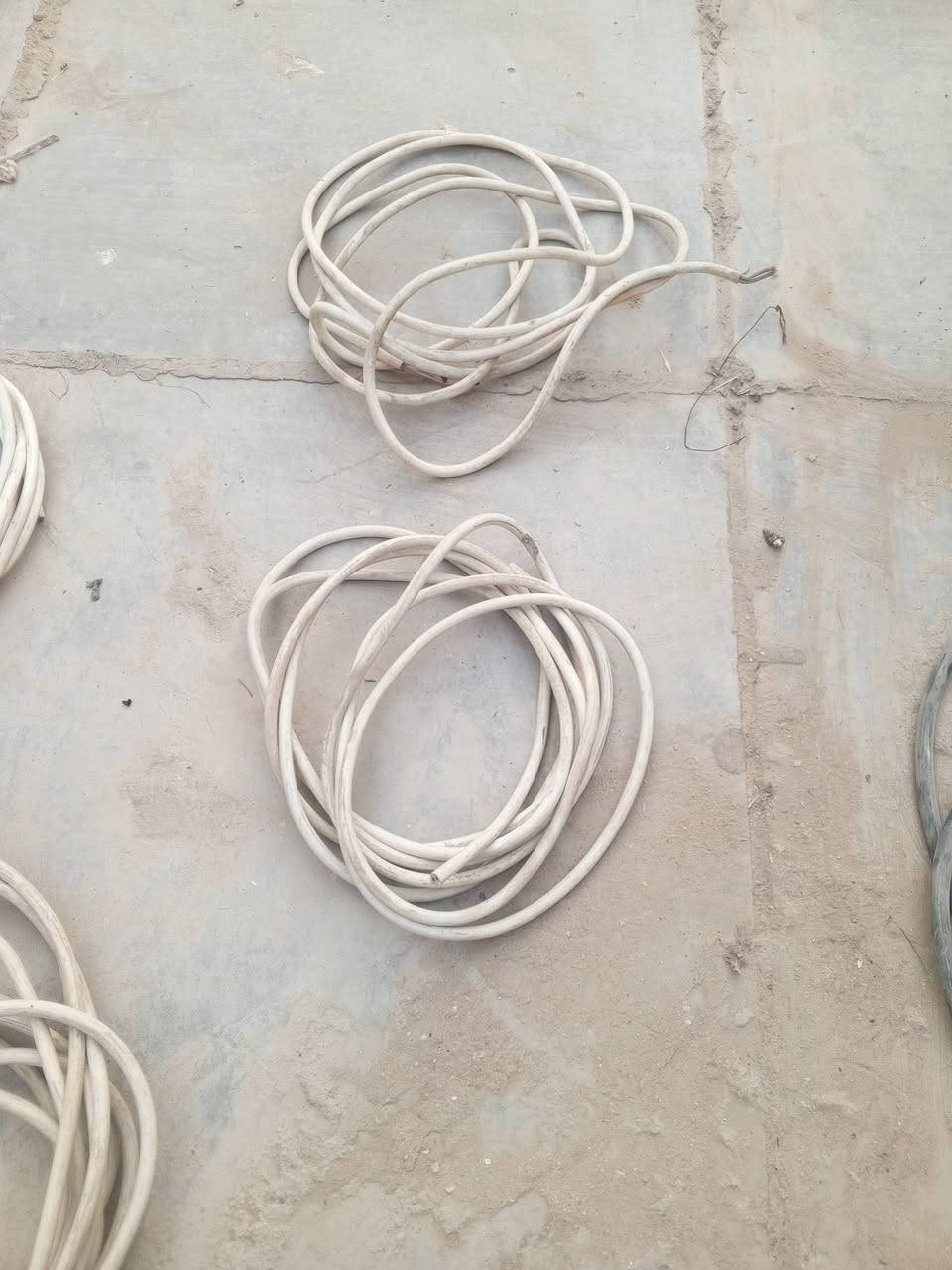 مجموعه كيبلات ثري فيز وسنكل فيز كيبلات كيزر وكيبلات سبلت نضيفات على الفحص كلمن وسعره ***********
