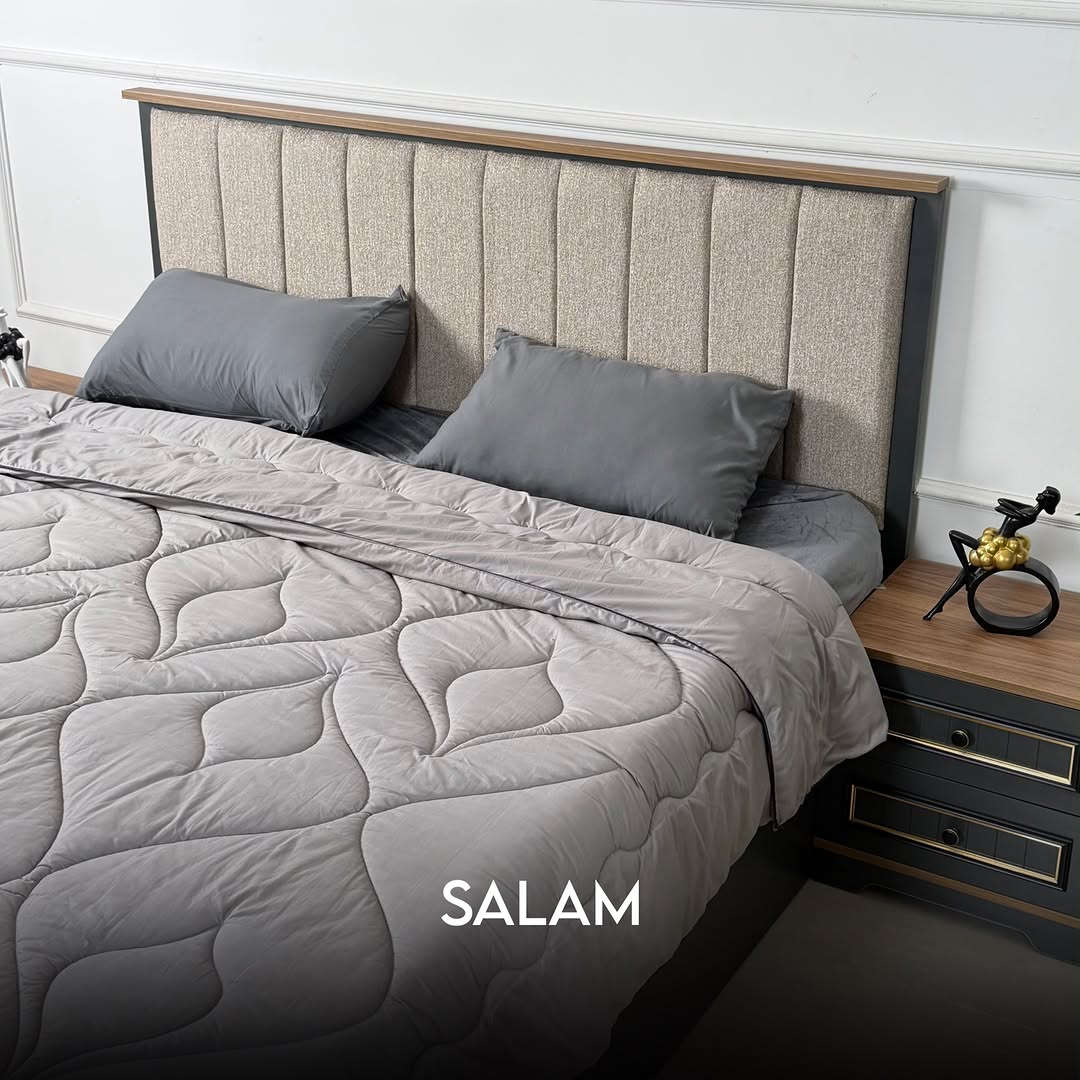 

نص مكتوب في الصور:
- SALAM
