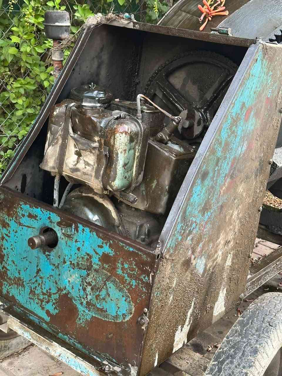 يوجد لدينا خباطه لبيع جاهز لشغل مع ادوات الي شراي يخابر عل رقم ***********
