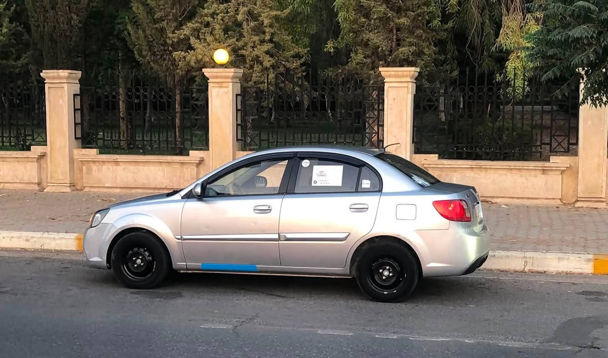 كيا ريو موديل ٢٠١٠ 🚘
١- محرك ١٦ 
٢- رقم وهزه وسنوية جديد 
٤- كابون موجود 
٥- سونر السيارة وياها 
الضرر اصبعتين  بارد وقلابية باب السايق  

مكانها / موصل / كوير 
***********
