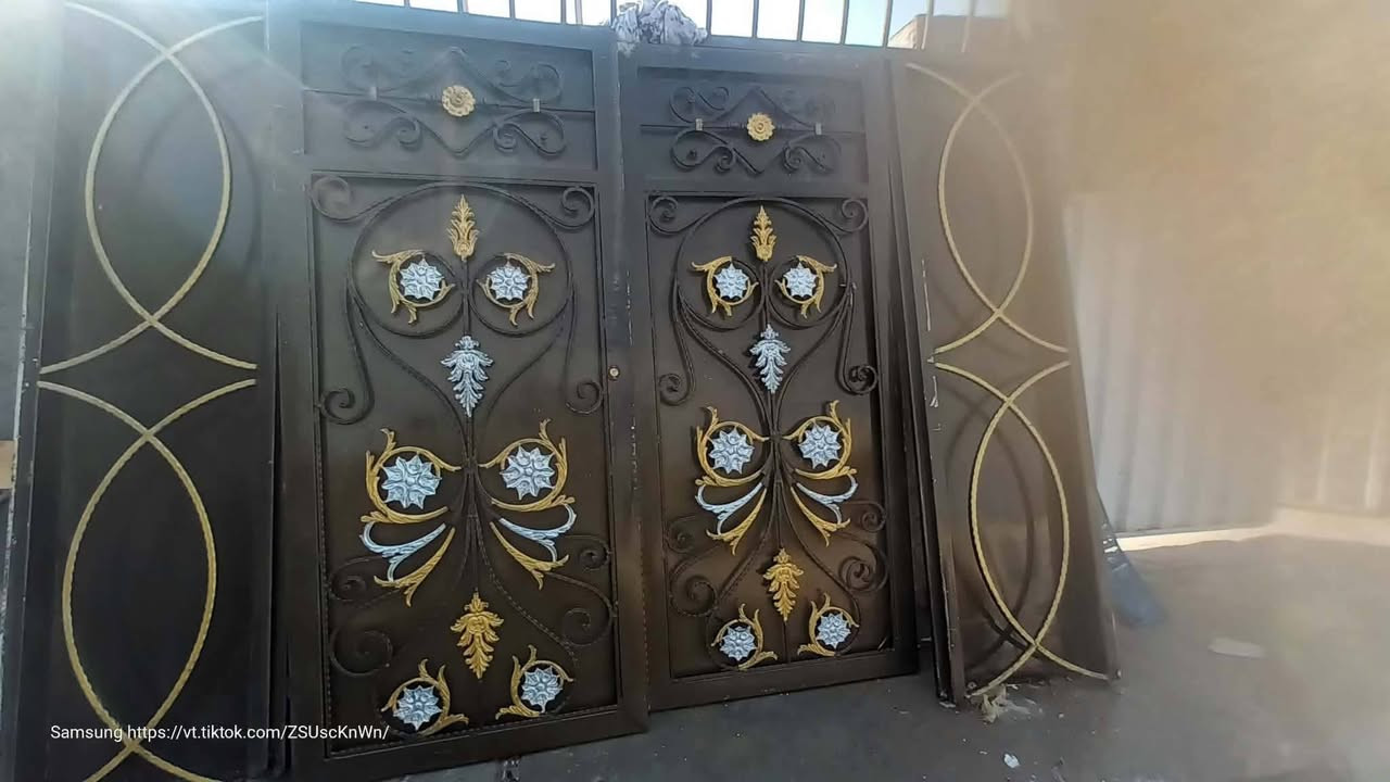 سلام عليكم باب الارتفاع 3 متر والعرض 370 الحديد2 ملم ونص باب نوع ثقيل وجديد ما مستعمل هواي مكان نجف لتواصل ***********

