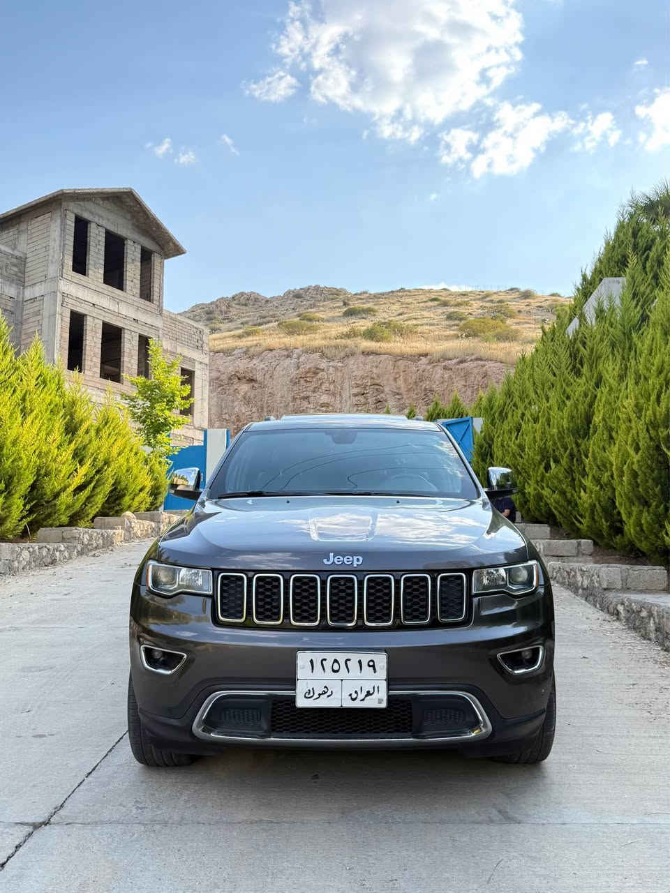 جيب لاريدو Jeep Laredo
الموديل : ٢٠١٧ | 2017
لمتد | Limited 

اجدد جيب ب موديلها بكل العراق 📦
ماشية فقط 38 الف حقيقي بشرط
محرك ٨ سلندر 5.7 هيمي 

اخوان السيارة بدون صبغ 
دخول كلين مكفولة كفالة عامة ماعدا كارت صغير

(( السعر : 215 ورقة $ )) 
اخوان السيارة زيرو صفر و اني مسؤل عن كلامي
رجاءً السياره متتقارن ب اي جيب 
و ليشوفها غالية يعبر المنشور بكلمة طيبه 

***********
(( *********** ))

 السيارة رقم دهوك بشرط التحويل

مواصفات الجيب معروفة دهوك, العراق
