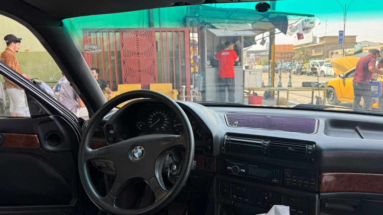 السلام عليكم
735i اصل سنويه و بايته
بجم عريض
كير محرك شرط 
سلايت طكتين 
تبريد شرط 
طخم امامي خلفي جديد
باتري جديد 
طخم تايرات نص عمر 
داخل جديد لووك+كهرب بالكامل
ويل شـعاع اصلي جديد 
سنويه ماساقطه + تحويل ثاني يوم 
ترايك ل مكه تجيب حجاج وتجي 
السياره بالواقع احلى من الصور 
مكاني موصل حي الرفاق 
السعر 75 
للتواصل ***********
