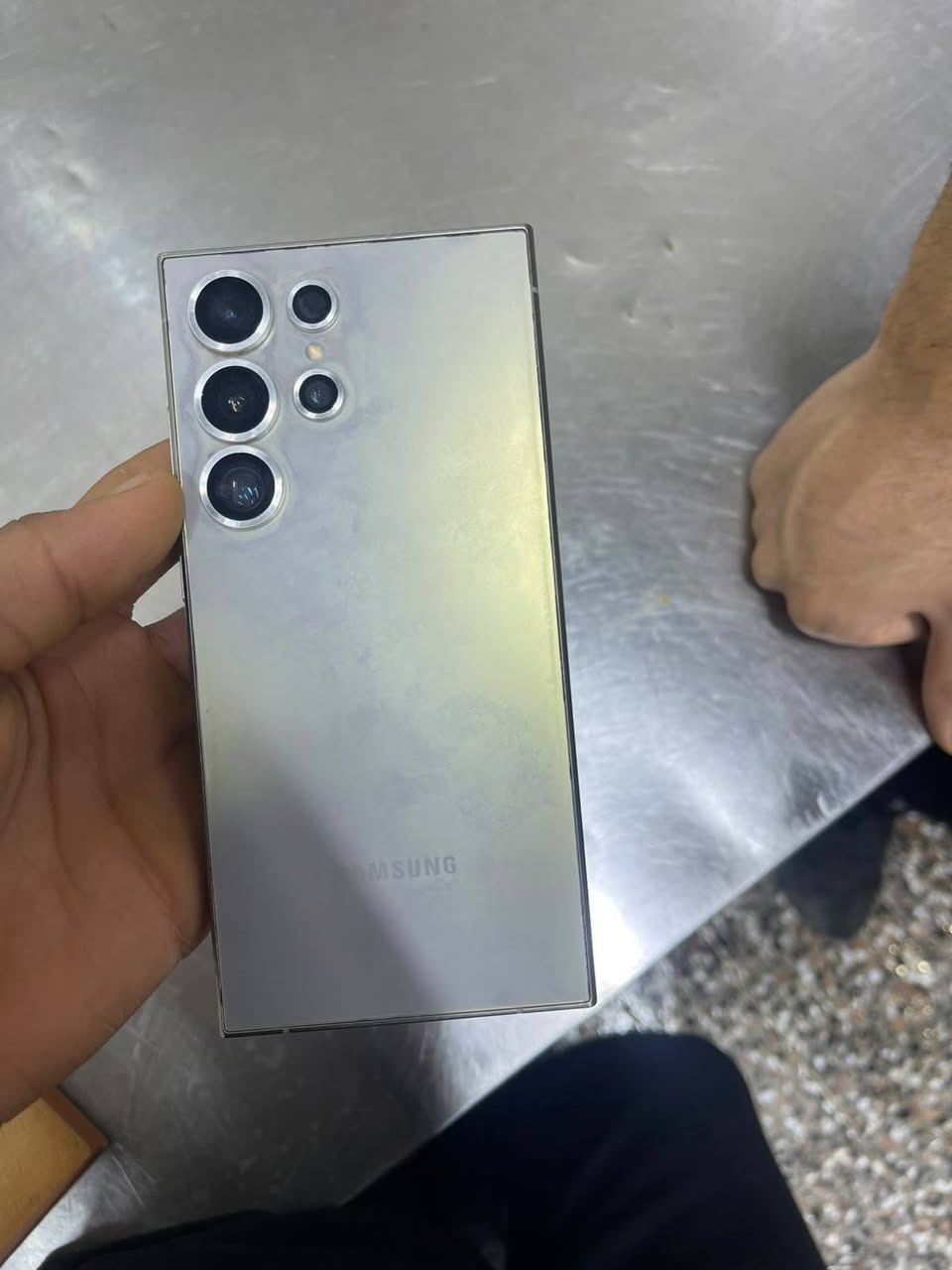 سلام عليكم سامسونج s24 نضافه 💯 مبدل ضهر اصلي وبي نقطه بل كامره مثل ما موضح بالصوره بس ما مأثره علي 256 دبل شريحه بدون ملحقات  سعر 700وبي مجال  مكاني  الحله 
***********
