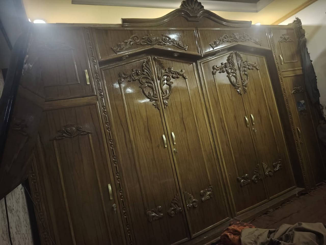 عندي هاي الغرفة ام المسرح تفصال 6 بوب نضيفه جدا ماخذذيها ب2 و700 ورايدينها ب1 وربع وبيها مجال
مكان بغداد ***********
