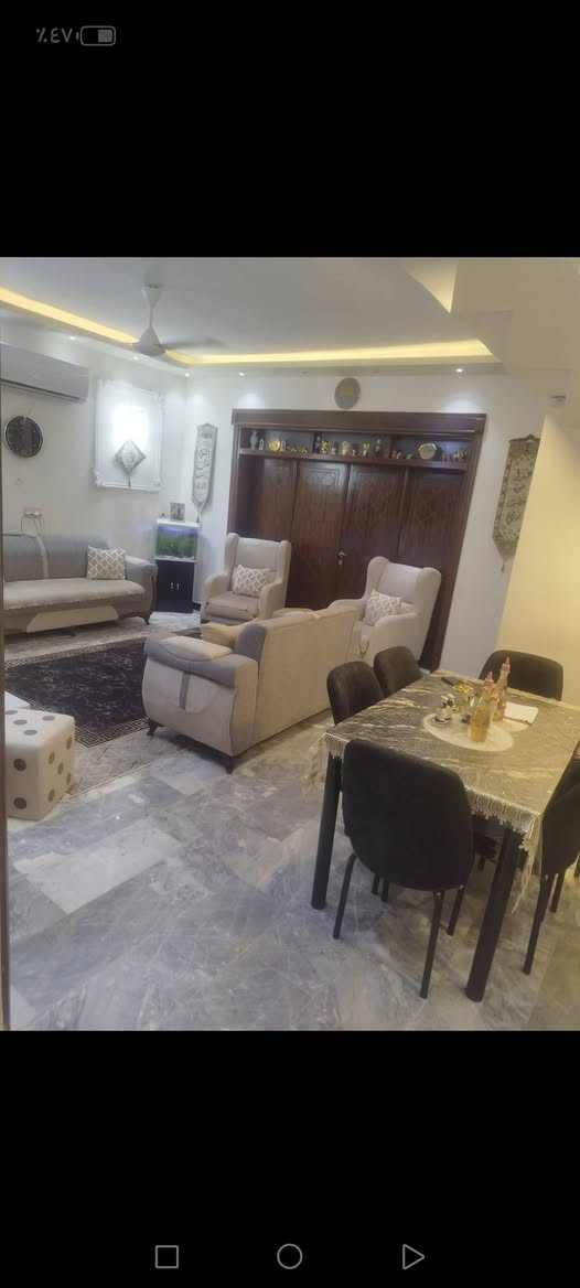 للبيع بيت بالكاظميه بالطي شارع الكامرات فرع الصافي الفرع السابع مساحته 150 ااواجهه 9 ملك 100 أوقاف 50 للاستفسار الاتصال على الرقم ***********
