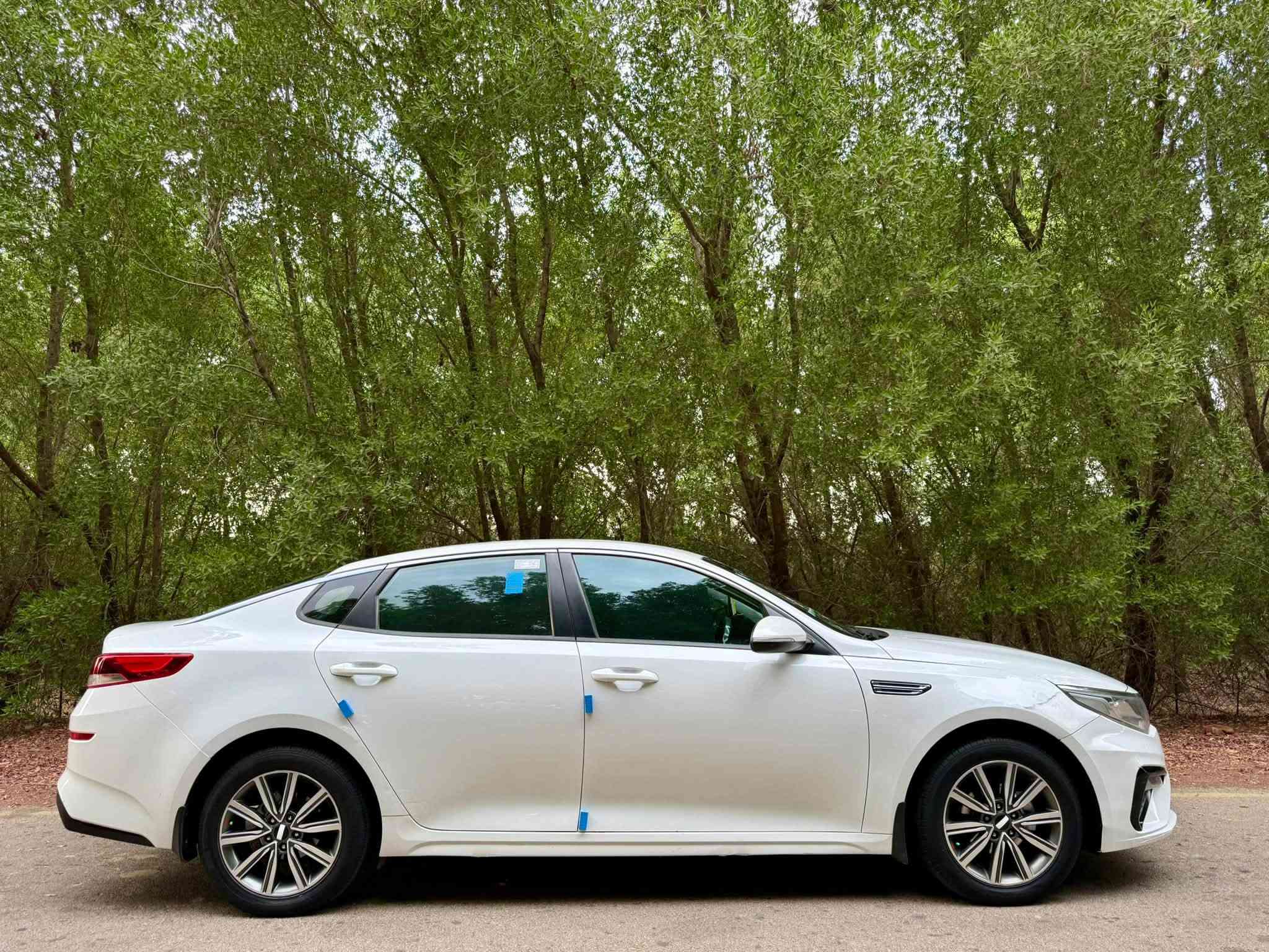 السلام عليكم كيا اوبتما optima 
موديل 2019 خليجي شكل ال20
محرك 2000 دوش المرغوب خير من الله وكير خير من الله
ماشيه 160000km
مواصفات السياره 
شاشه تاب كامره دواره 
لد امامي نهاري
حساسات 
ثلاث انظمة قياده 
تحكم ستيرن جهتين
اشابر بالمري
مري شفط 
تبريد منفصل شاشه 
تبريد ثلج قطعتين
السياره مكفوله من الصبغ تبديل باب السائق فقط بدون صبغ اصلي مؤسسه
المكان واسط 
السعر 151 وبيها مجال بسيط
للاتصال ***********
