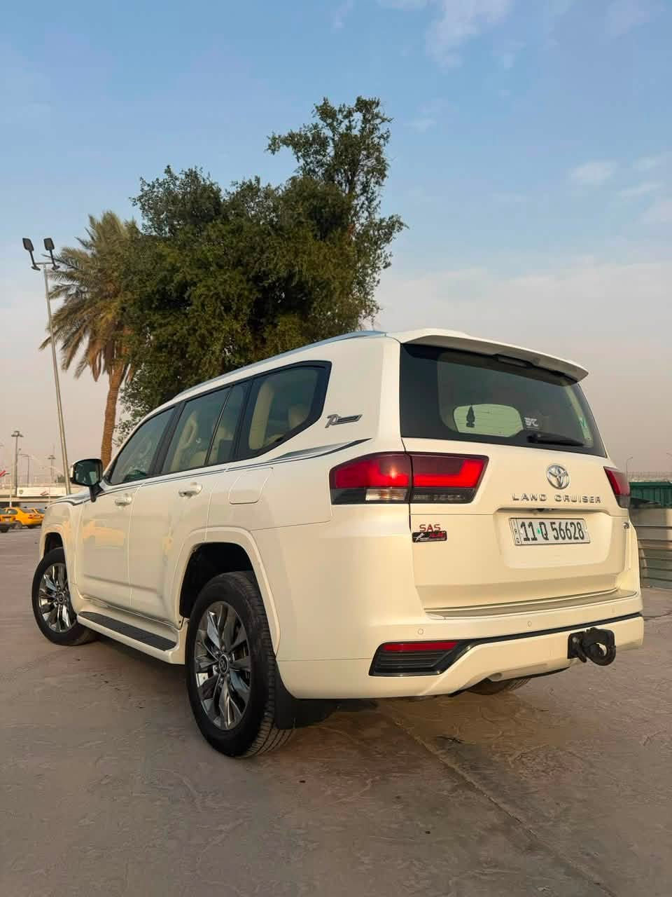 لاندكروز موديل 22 ساز GXR فول مواصفات 
 كفاله عامه ماشيه 110 الف رقم بغداد 
 سعر 595 وبيها مجال
 عنوان الكاظمية 
للبيع او مراوس بلون اسود 
اتصال واتساب ‭***********‬
