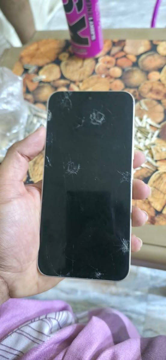 سلام عليكم  
هونر 400. ذاكرة 512 
بطاريه 6000
بي. كسر بلشاشه ومثل ما اموضح. اوشريط الكامرة فالت 
 سعرة.  ب275 بي مجال 

***********
