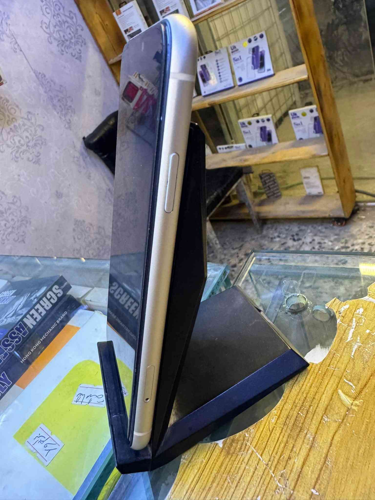 ايفون ١١ • ١٢٨ جيجا • بطارية ١٠٠٪