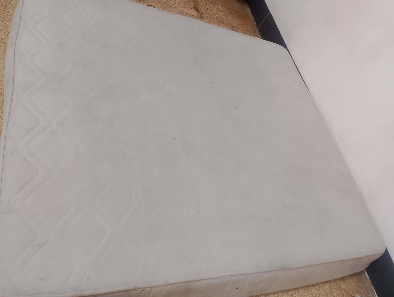 دوشك طبي ضغط عالي نضيف مابي عيب السعر 45وبي مجال بسيط عنوان حي سماح
